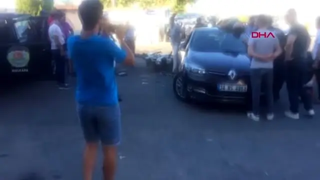 TEKİRDAĞ MOTOSİKLET SÜRÜCÜSÜ ÇARPIŞTIĞI OTOMOBİLİN TAVANINA DÜŞTÜ TEKİRDAĞ MOTOSİKLET SÜRÜCÜSÜ ÇARPIŞTIĞI OTOMOBİLİN TAVANINA DÜŞTÜ