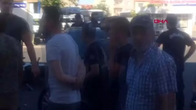 TEKİRDAĞ MOTOSİKLET SÜRÜCÜSÜ ÇARPIŞTIĞI OTOMOBİLİN TAVANINA DÜŞTÜ TEKİRDAĞ MOTOSİKLET SÜRÜCÜSÜ ÇARPIŞTIĞI OTOMOBİLİN TAVANINA DÜŞTÜ