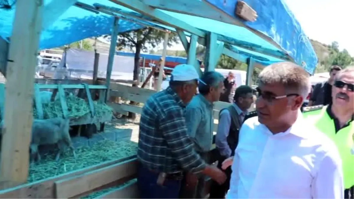 Arife gününde hayvan pazarında hareketlilik