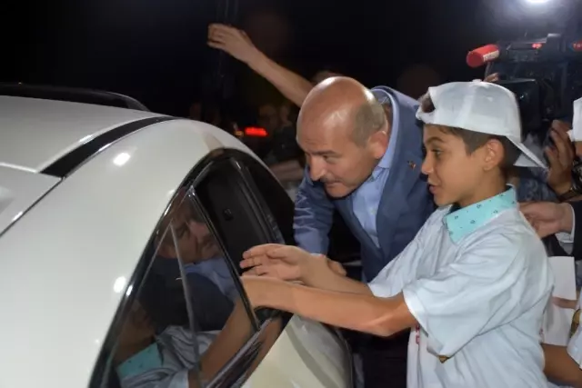 Bakan Soylu, 43 ilin geçiş noktasında trafik denetimlerine katıldı Bakan Soylu, 43 ilin geçiş noktasında trafik denetimlerine katıldı
