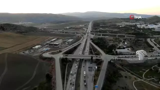 Bakan Soylu, 43 ilin geçiş noktasında trafik denetimlerine katıldı Bakan Soylu, 43 ilin geçiş noktasında trafik denetimlerine katıldı