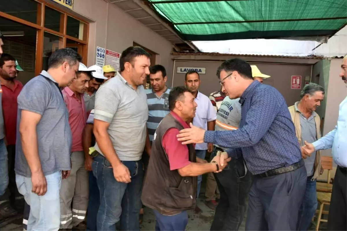 Başkan Öküzcüoğlu personeliyle bayramlaştı