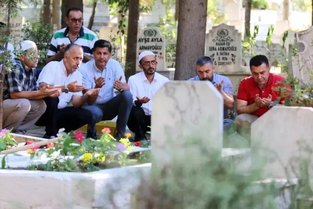 Başkan Yücel, şehit mezarlarını ziyaret etti Başkan Yücel, şehit mezarlarını ziyaret etti