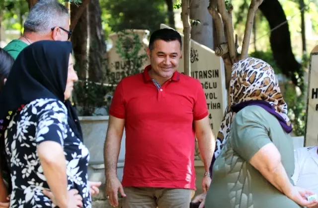 Başkan Yücel, şehit mezarlarını ziyaret etti Başkan Yücel, şehit mezarlarını ziyaret etti