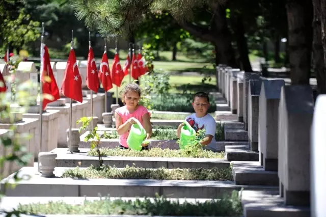 Bayram öncesi şehitler unutulmadı Bayram öncesi şehitler unutulmadı