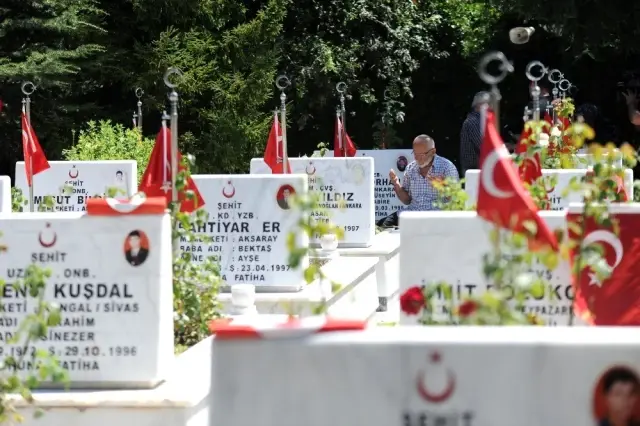 Bayram öncesi şehitler unutulmadı Bayram öncesi şehitler unutulmadı