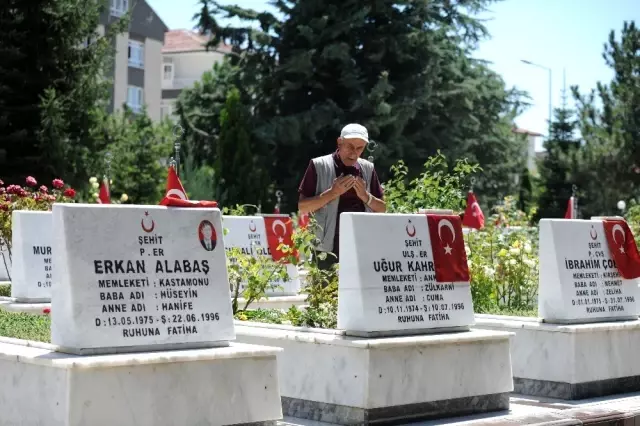 Bayram öncesi şehitler unutulmadı Bayram öncesi şehitler unutulmadı