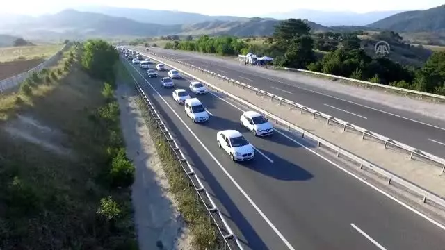 D-100 kara yolunda bayram yoğunluğu