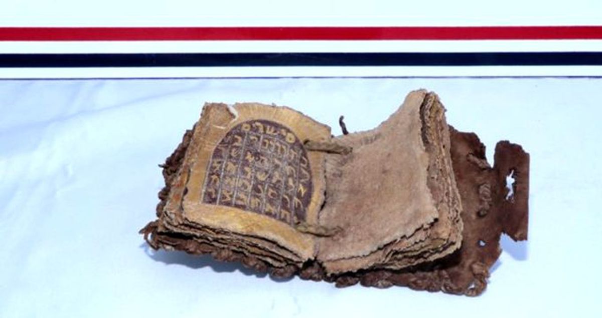 Diyarbakır'da Roma dönemine ait altın yazmalı tarihi kitap ele geçirildi