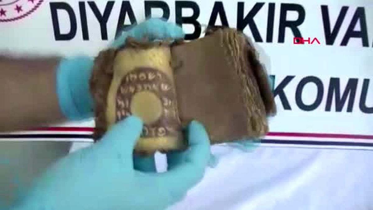 DİYARBAKIR ROMA DÖNEMİNE AİT ALTIN YAZMALI KİTAP ELE GEÇİRİLDİ