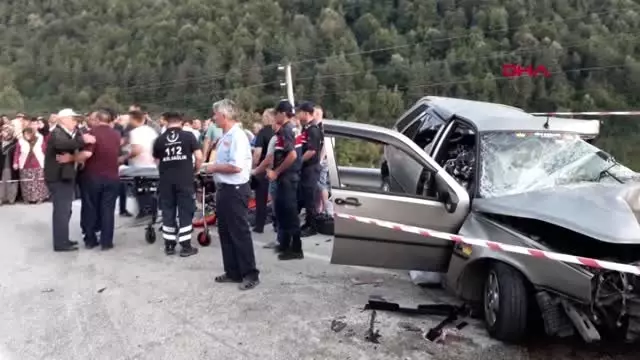 DÜZCE İki araç kafa kafaya çarpıştı: 1 ölü, 5 yaralı