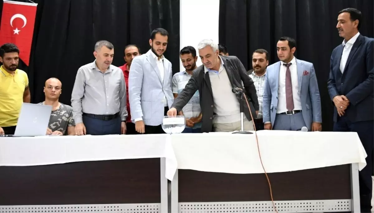 Gençlik futbol turnuvasında fikstür çekimi yapıldı