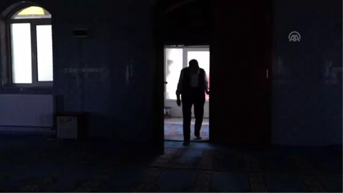 Hayal ettiği camiyi köyüne yaptırdı