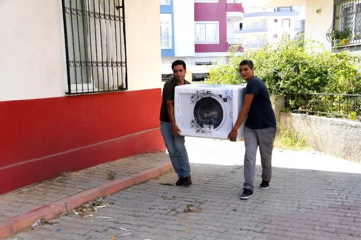 Mersin Büyükşehir�den yangında evleri zarar gören ailelere beyaz eşya
