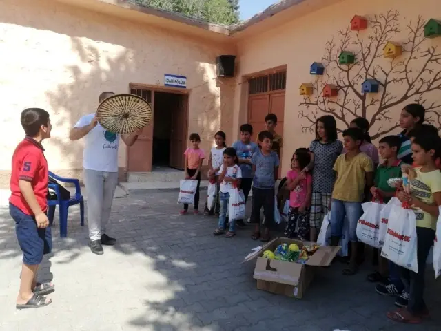 Sınırın masum çocuklarının mutlu günü