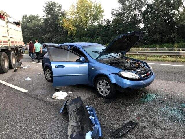 TEM Otoyolunda zincirleme trafik kazası: 6 yaralı