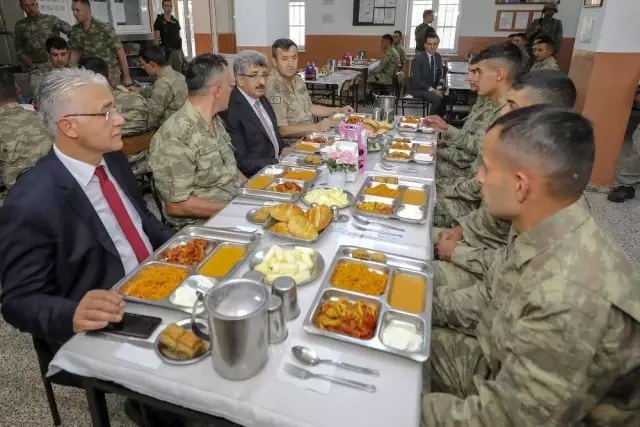 Vali Bilmez'den hudut kartallarına bayram morali