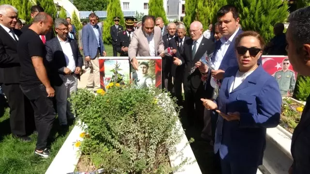Vali Kocabıyık şehitlik, polis ve jandarmayı ziyaret etti Vali Kocabıyık şehitlik, polis ve jandarmayı ziyaret etti