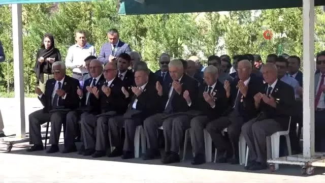 Vali Kocabıyık şehitlik, polis ve jandarmayı ziyaret etti Vali Kocabıyık şehitlik, polis ve jandarmayı ziyaret etti