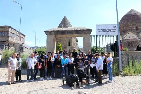 Yaşar Alptekin, Erzurum'da kamera karşısına geçti Yaşar Alptekin, Erzurum'da kamera karşısına geçti