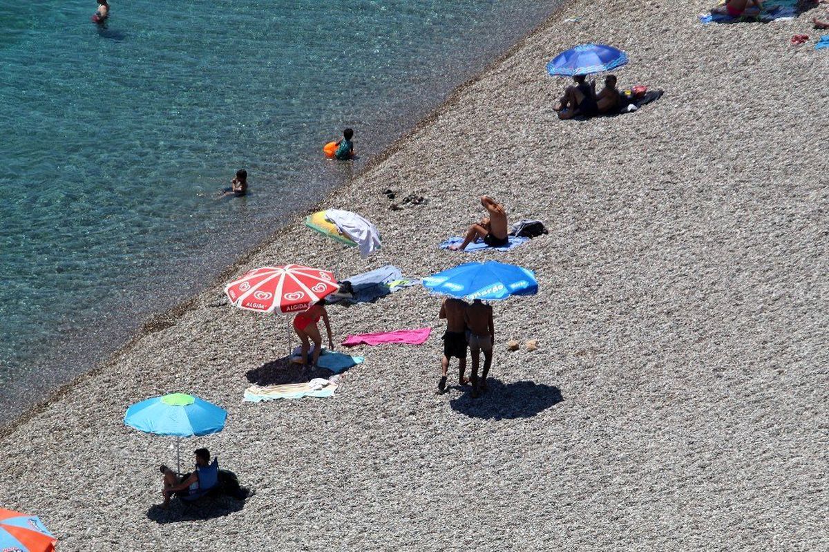 Antalya'da termometreler 46 dereceyi gösterdi