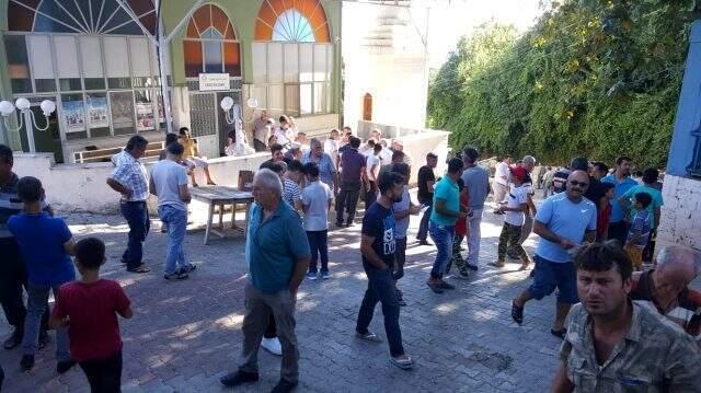 Antalyalı iş adamı mezarlık ziyareti yapanları paraya boğdu