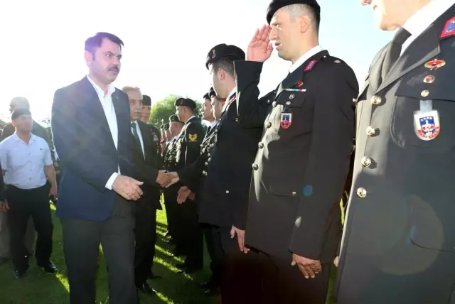 Bakan Kurum jandarma personeli ile bayramlaştı Bakan Kurum jandarma personeli ile bayramlaştı