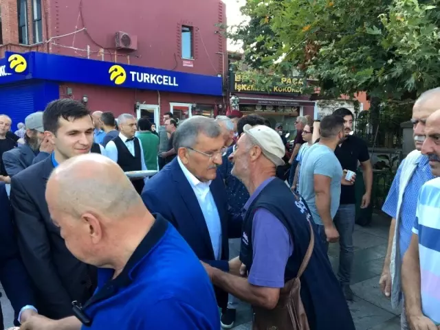 Belediye Başkanı Murat Aydın, bayram namazını Beykozlularla birlikte kıldı Belediye Başkanı Murat Aydın, bayram namazını Beykozlularla birlikte kıldı