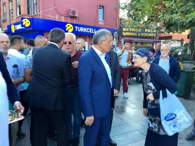 Belediye Başkanı Murat Aydın, bayram namazını Beykozlularla birlikte kıldı Belediye Başkanı Murat Aydın, bayram namazını Beykozlularla birlikte kıldı