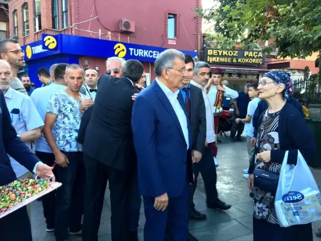 Belediye Başkanı Murat Aydın, bayram namazını Beykozlularla birlikte kıldı Belediye Başkanı Murat Aydın, bayram namazını Beykozlularla birlikte kıldı