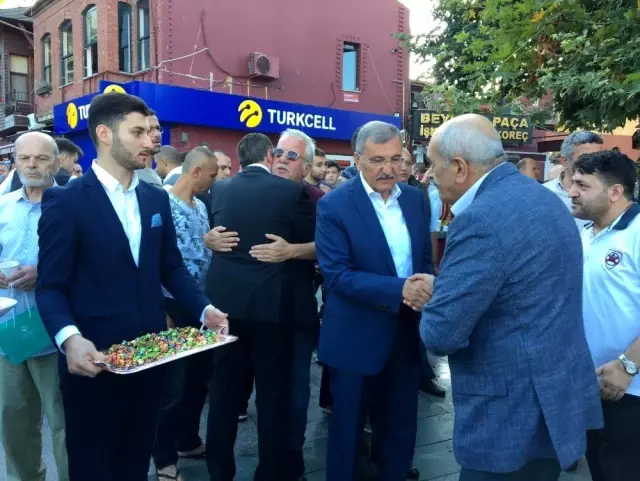 Belediye Başkanı Murat Aydın, bayram namazını Beykozlularla birlikte kıldı Belediye Başkanı Murat Aydın, bayram namazını Beykozlularla birlikte kıldı