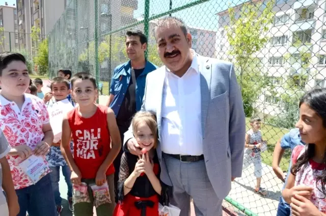 Çocukların 'Arefelik' leri Başkan Sunar'dan Çocukların 'Arefelik' leri Başkan Sunar'dan