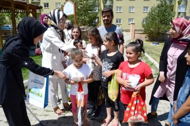 Çocukların 'Arefelik' leri Başkan Sunar'dan Çocukların 'Arefelik' leri Başkan Sunar'dan