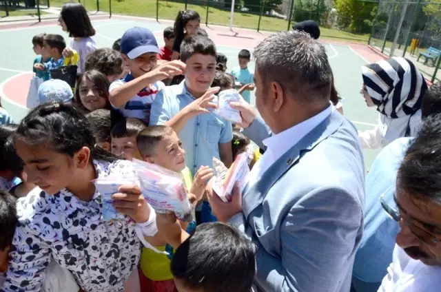 Çocukların 'Arefelik' leri Başkan Sunar'dan Çocukların 'Arefelik' leri Başkan Sunar'dan