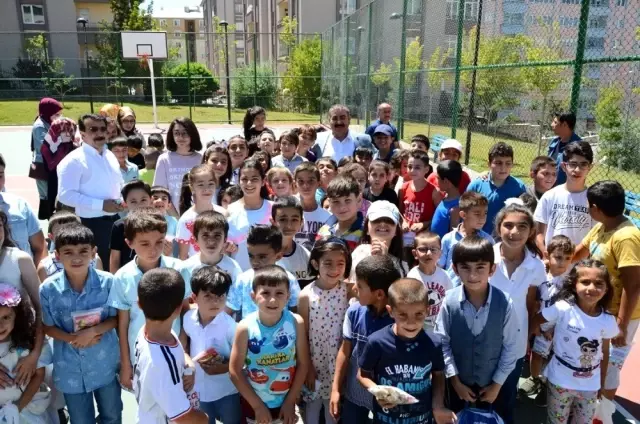 Çocukların 'Arefelik' leri Başkan Sunar'dan Çocukların 'Arefelik' leri Başkan Sunar'dan
