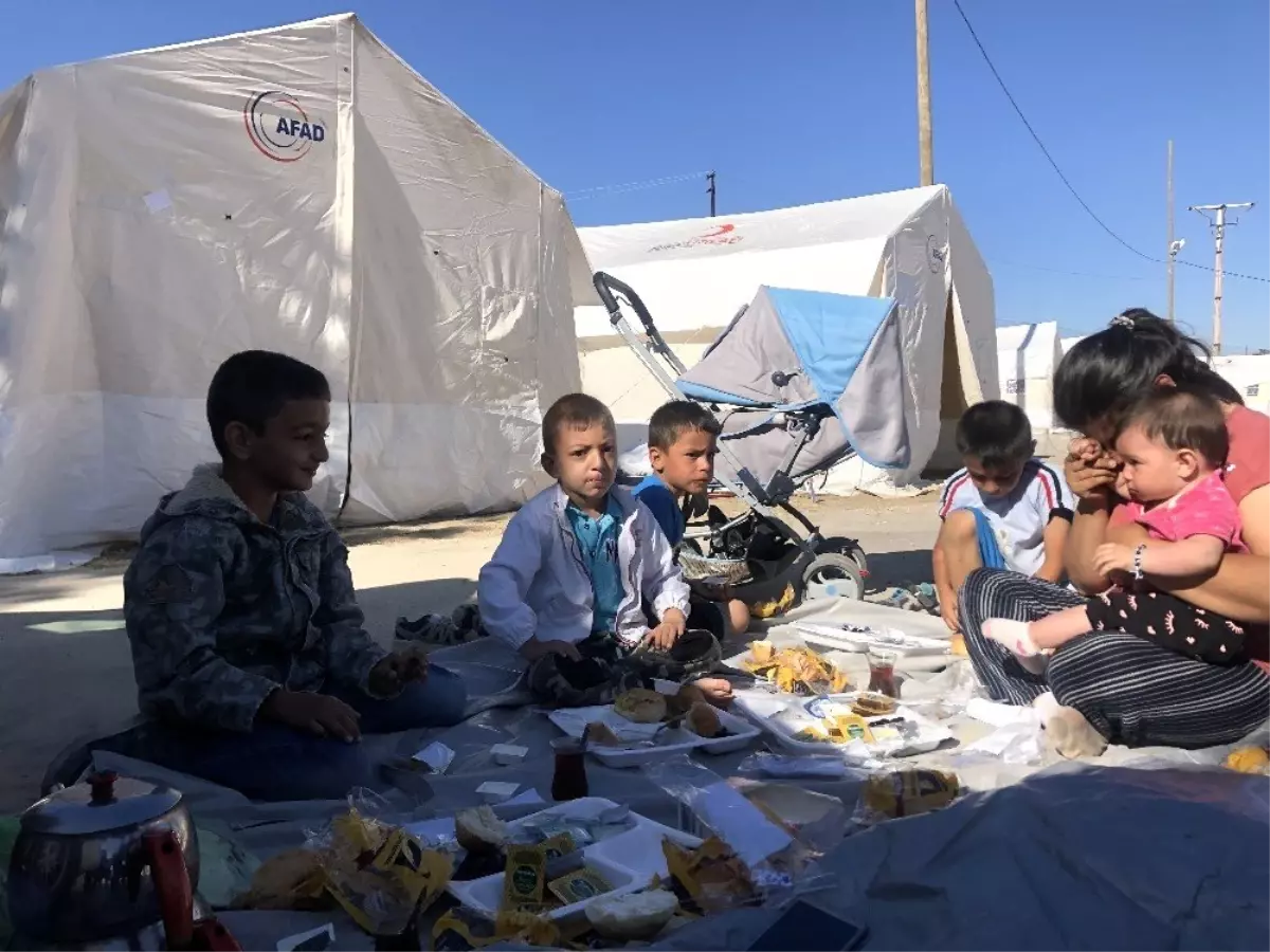 Depremzedeler bayrama çadırda girdi