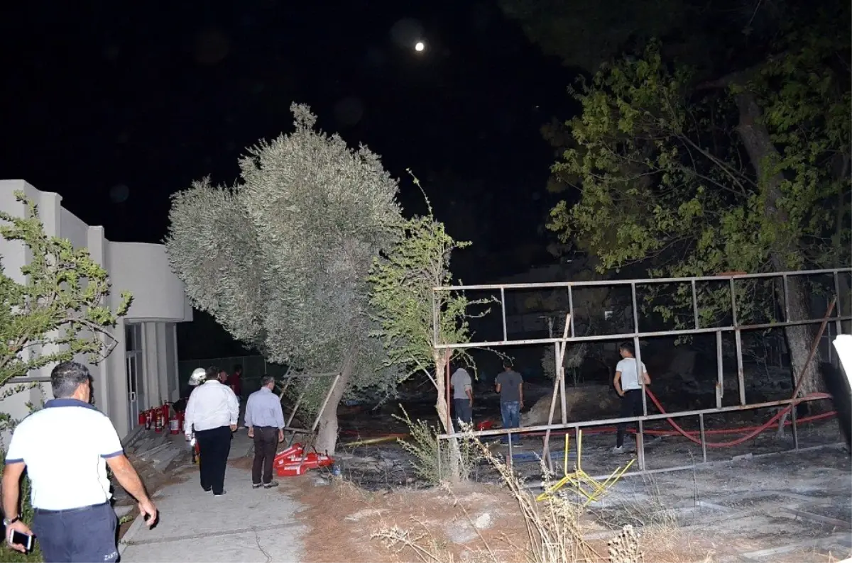 Didim'de elektrik kontağından çıkan kıvılcım yangına neden oldu