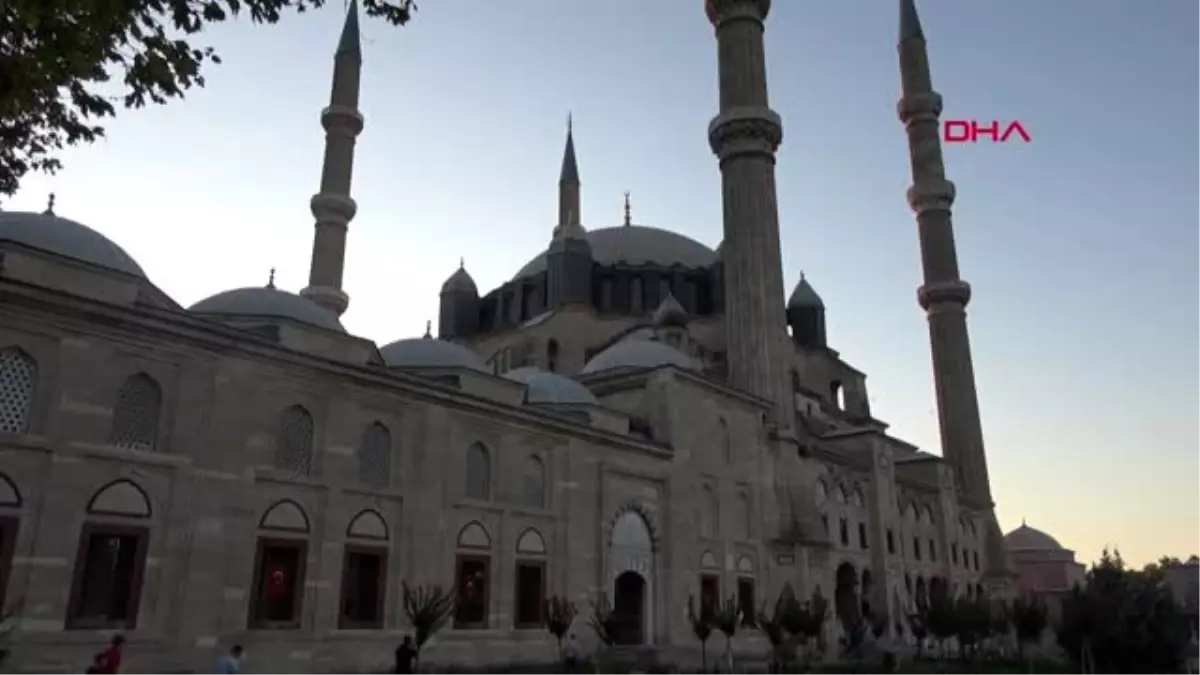 EDİRNE SELİMİYE CAMİİ'NDE BAYRAM COŞKUSU