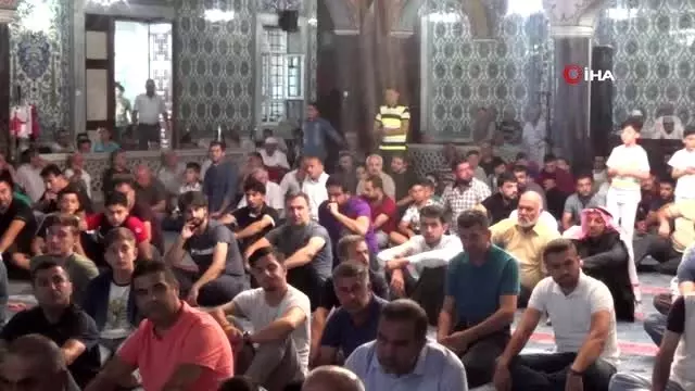 Elazığ'da bayram namazında camiler doldu Elazığ'da bayram namazında camiler doldu