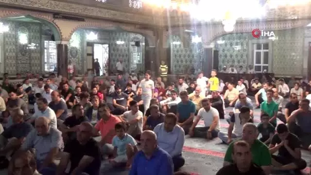 Elazığ'da bayram namazında camiler doldu Elazığ'da bayram namazında camiler doldu