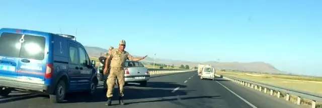 Erzurum'da 2 ayrı trafik kazası: 2 yaralı Erzurum'da 2 ayrı trafik kazası: 2 yaralı
