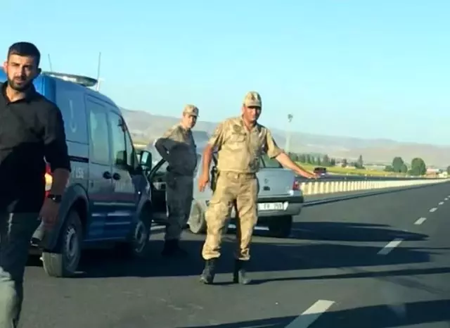 Erzurum'da 2 ayrı trafik kazası: 2 yaralı Erzurum'da 2 ayrı trafik kazası: 2 yaralı