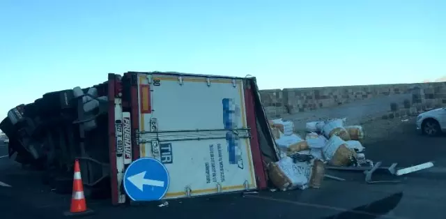 Erzurum'da 2 ayrı trafik kazası: 2 yaralı Erzurum'da 2 ayrı trafik kazası: 2 yaralı