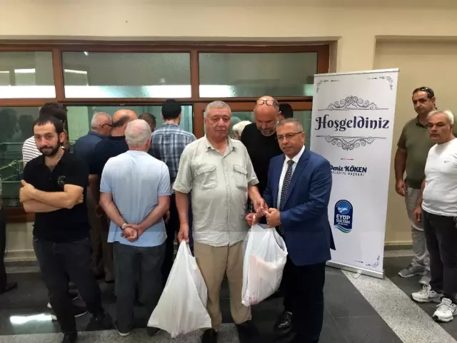 Eyüpsultan'da şehitler için 53 kurban kesildi Eyüpsultan'da şehitler için 53 kurban kesildi