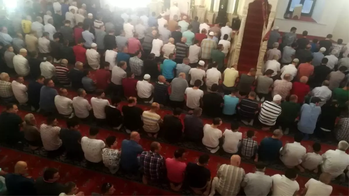 İzmir'de bayram namazı