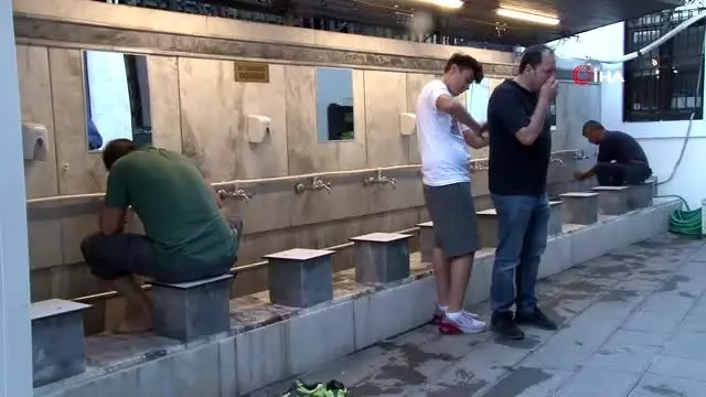 - İzmir'de bayram namazı - İzmir'de bayram namazı