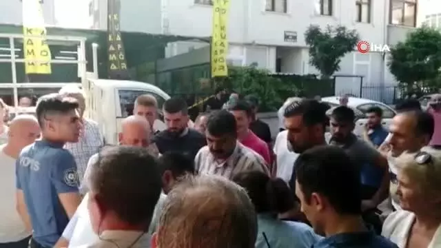 Kartal'da oto yıkamacıda kaçak kurban kesimine ceza yağdı Kartal'da oto yıkamacıda kaçak kurban kesimine ceza yağdı