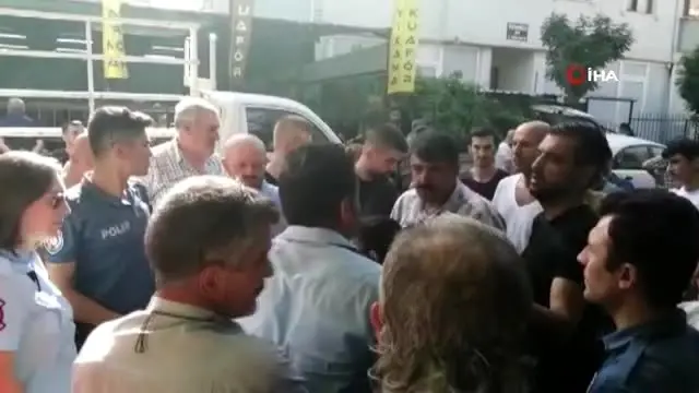 Kartal'da oto yıkamacıda kaçak kurban kesimine ceza yağdı Kartal'da oto yıkamacıda kaçak kurban kesimine ceza yağdı
