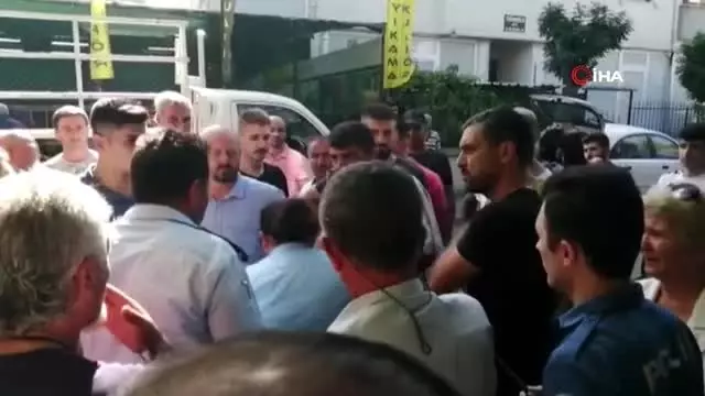 Kartal'da oto yıkamacıda kaçak kurban kesimine ceza yağdı Kartal'da oto yıkamacıda kaçak kurban kesimine ceza yağdı