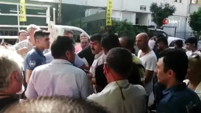 Kartal'da oto yıkamacıda kaçak kurban kesimine ceza yağdı Kartal'da oto yıkamacıda kaçak kurban kesimine ceza yağdı